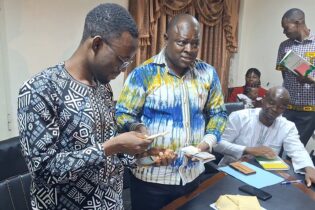 Des étudiants nourrissent des étudiants, une réalité au Burkina Faso