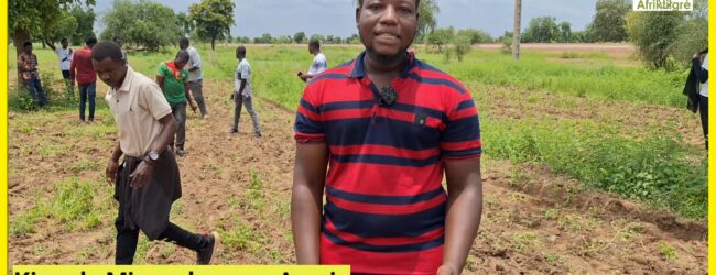 Burkina Faso : Ces étudiants ont décidés de passer leurs vacances au champ